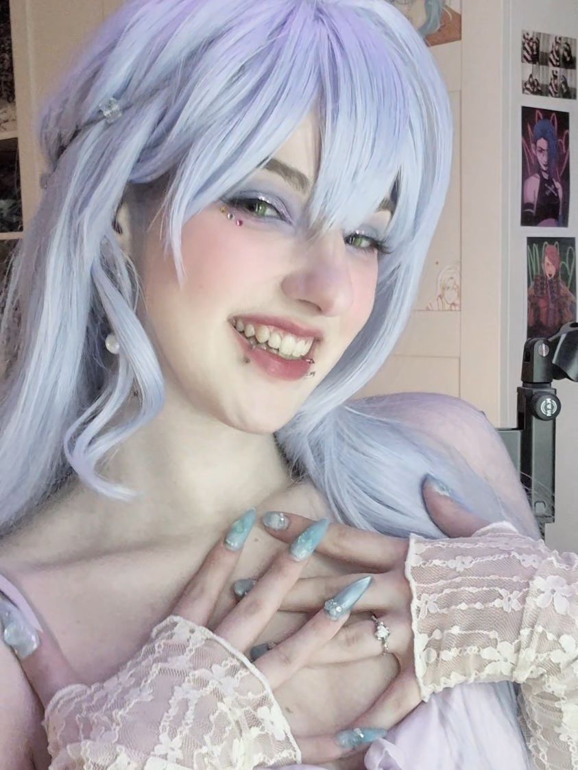 A post by @schneckbert.cosplay on TikTok caption: quick and silly Robin costest cause I did Robin inspired makeup today and wanted to see how it looks with the wig 🙂‍↕️🙂‍↕️ (still missing the wings and halo 😭😭) #robinhsr 