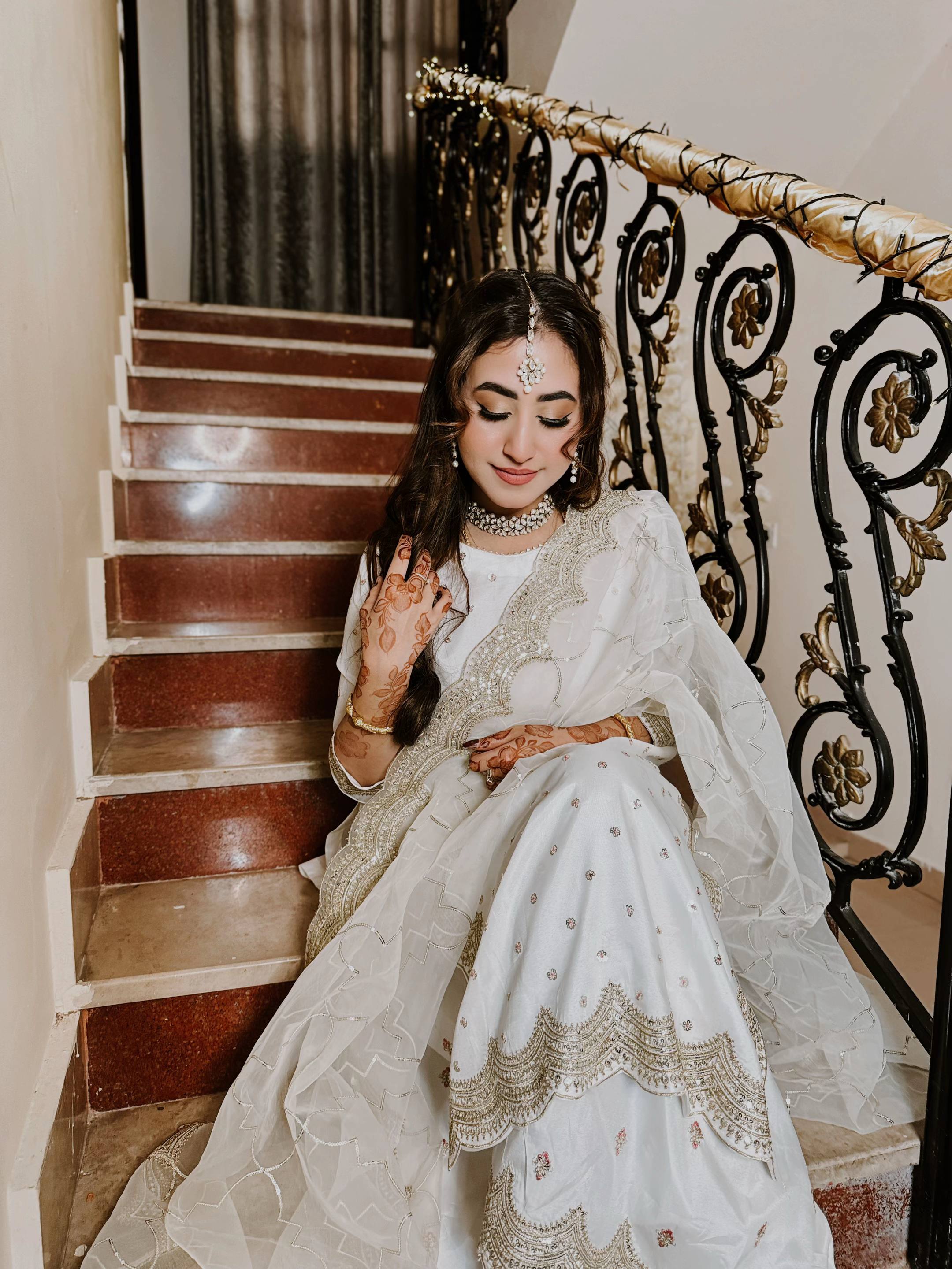 A post by @alizehjamalii on TikTok caption: #fypシ #dubai #aayuzeh #alizehjamali #viral #xyzbca 