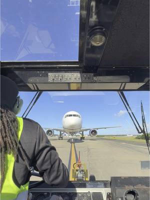 A post by @j.luis___ on TikTok caption: I am happy with my job ✈️