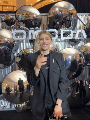 A post by @4unkeeei on TikTok caption: как де смотрится круто 😻