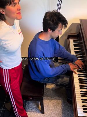 A post by @coltleduo on TikTok caption: Désolée les garçons (surtout celui derrière moi) #lionnes #pianovoix #coltleduo 
