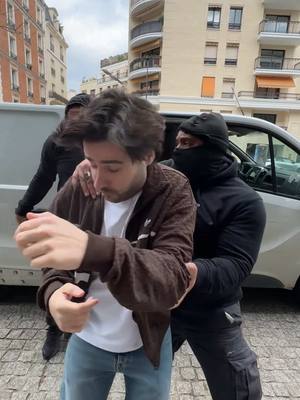 A post by @anttonracca on TikTok caption: Le docteur Sinistro s’en est pris à moi - Partie 1
