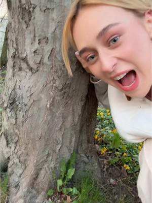 A post by @badbaarbie on TikTok caption: Ребят, я перепутала дерево АХХАХХАХА ОНО ВСЕ ЕЩЁ ЕСТЬ 