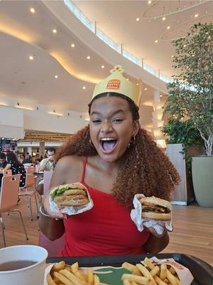 A post by @burgerkingbr on TikTok caption: Se arrumar pra sair nunca foi tão gostoso!!!  O Burger King me convidou para conhecer as Duplas BK e amei! Você pode escolher entre:  🍔 a partir de R$ 29,90: Whopper e Whopper Vegetariano 🍔 a partir R$ 27,90: Stacker Duplo Bacon, Cheddar Duplo ou Big King 🍔 a partir R$ 25,90: Chicken Duplo, Rodeio Duplo ou Cheeseburger Duplo O que não faltam são opções!!! Tá esperando o que pra ir no BK ou BK Drive mais próximo? *publi Os preços promocionais são válidos por tempo indeterminado ou enquanto durarem os estoques. Promoção válida apenas para esse restaurante, podendo ser encerrada sem aviso prévio. Preços a partir de R$25,90 na escolha de 2 sanduíches entre: Cheeseburger Duplo, Chicken Duplo ou Rodeio Duplo. Preços a partir de R$27,90 na escolha de 2 sanduíches entre: Cheddar Duplo, Stacker Duplo Bacon ou Big King. Preços a partir de R$29,90 na escolha de 2 sanduíches entre: Whopper ou Whopper Vegetariano. Em caso de escolha de sanduíches de diferentes preços, será cobrado o preço médio entre os dois valores. Itens adicionais ou troca de itens serão cobrados à parte. Imagens meramente ilustrativas. TM & ©️ 2025 Burger King Company LLC. Usado sob licença. Todos os direitos reservados.