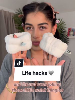A post by @jazmin_c3 on TikTok caption: The product I never knew I needed 😩 #facewashtip #lifehack 