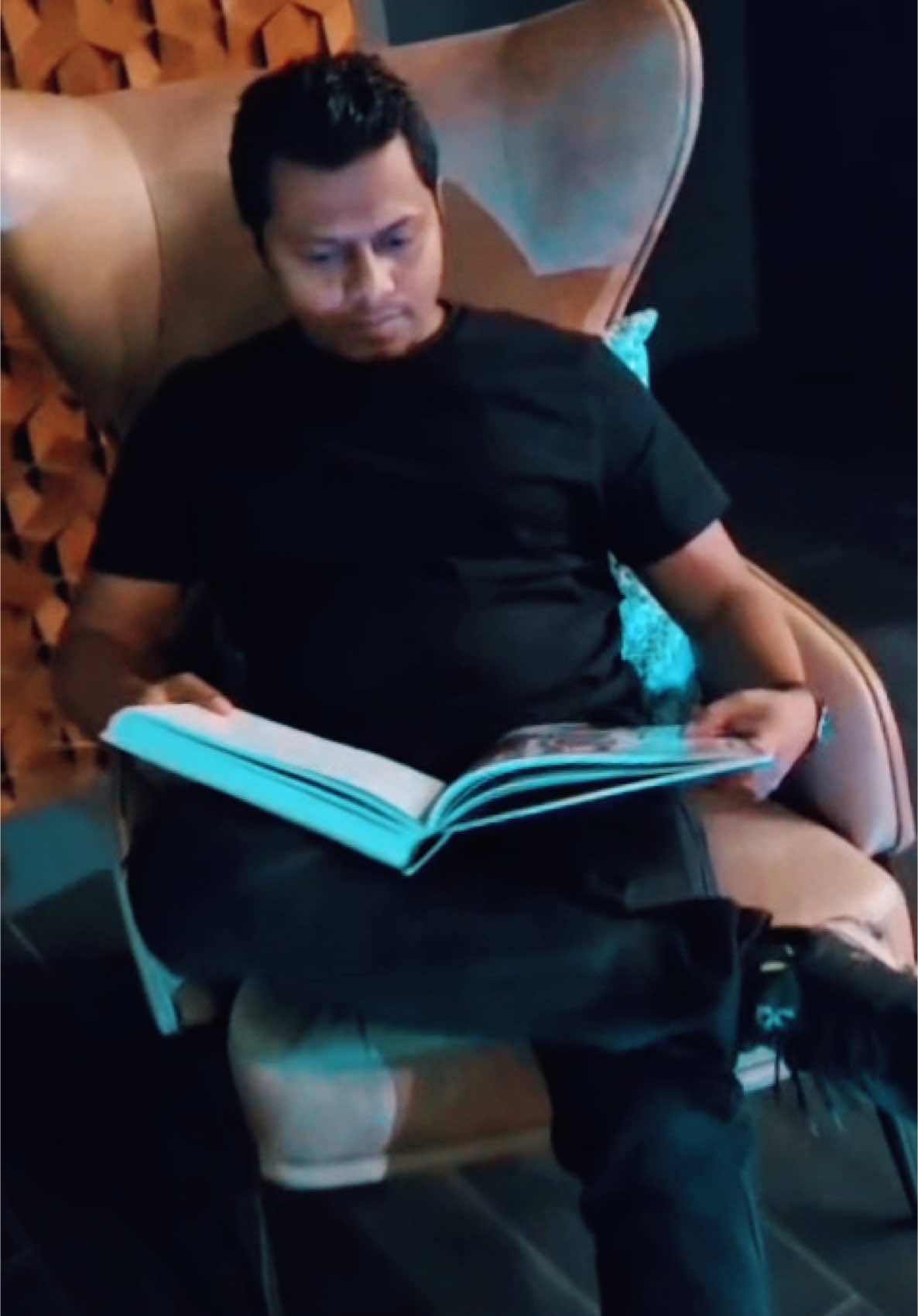 A post by @shaon_raj10 on TikTok caption: 🙃🙂#fyp #foryou #foryoupage #shaon #🇧🇩🇺🇸 