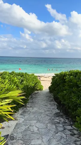 A post by @hotelxcaretmexico on TikTok caption: Modo vacaciones de Semana Santa activado.  #QuedateAquíParaCompartir 