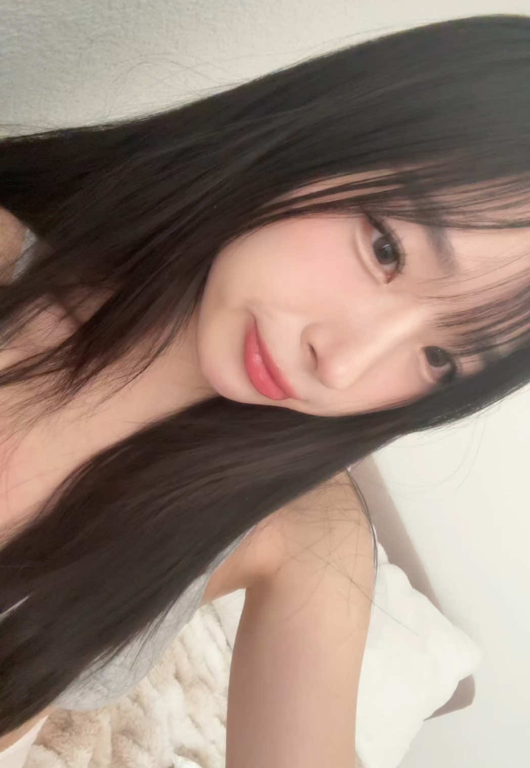 A post by @elleleeofficial on TikTok caption: #explore #fyp 