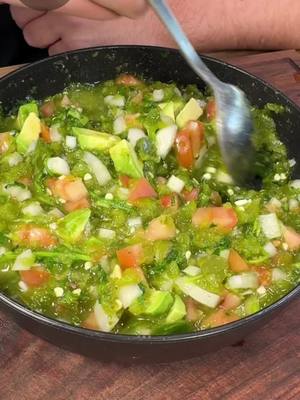 A post by @elmas.salsa55 on TikTok caption: Salsa verde martajada!!! #receta #fyp 