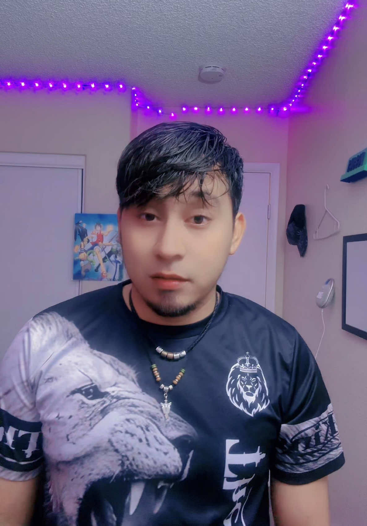 A post by @ludim_cardona on TikTok caption: 🥹#@selena_raymundo🌻🌻🦋💫 #502gt🇬🇹 #lasvegas #teamgaviotas💙🤍💙 #distancia #diferente 