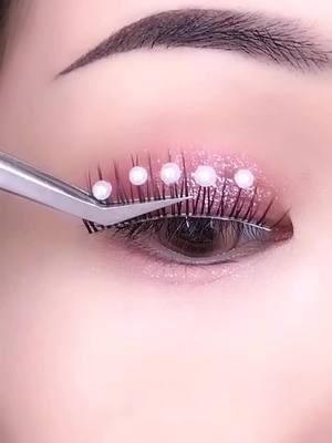 A post by @lashviewstore on TikTok caption: #eyelashes #lashestutorial #eyemakeup 