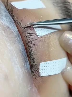 A post by @lashviewshop on TikTok caption: #eyelashglue #diylashes #lashextensions 