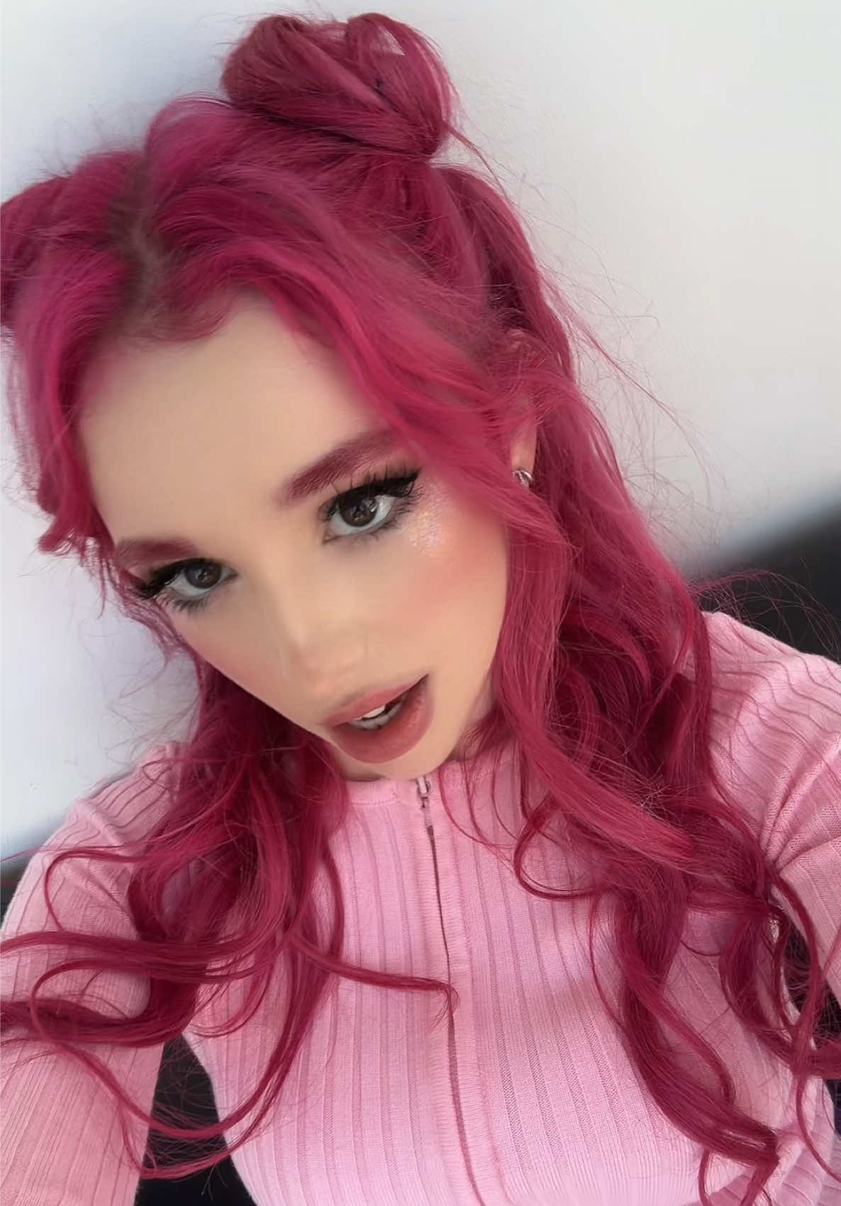 A post by @rivivichka on TikTok caption: Учим эту имбу?
