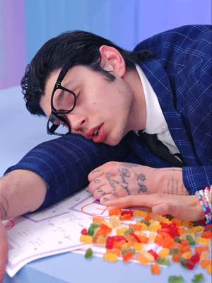A post by @alanchikinchow on TikTok caption: how to snak candy in class 😂