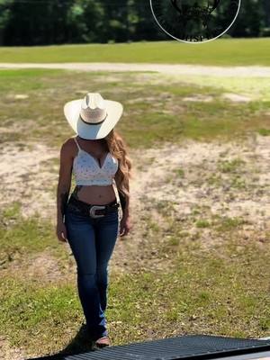 A post by @willowssecretsecond on TikTok caption: #fyp #foryou #foryoupage #countrygirl #outdoors 