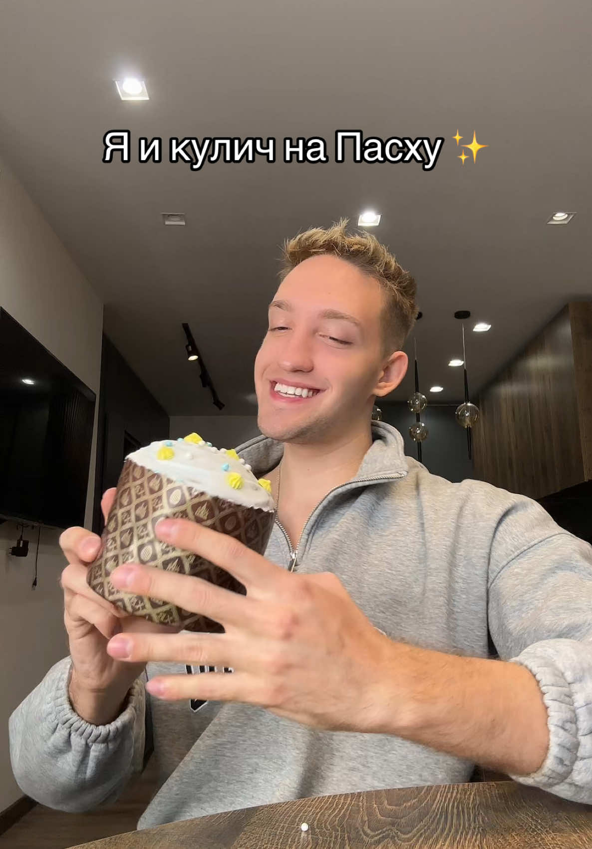 A post by @0udanovskiy2 on TikTok caption: Я на Пасху : 