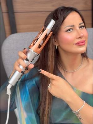 A post by @shrouqsunshine on TikTok caption: the easiest ever!  @SHEGLAM @SHEGLAM.HAIR  #SHEGLAM  #SHEGLAMHAIR #SHEGLAMItCurl #SHEGLAMHotStreak #haircurler #hairstyle #hairtok #hairtutorial#curlhair #curlingiron #curls #automaticcurler #hairtools #curler