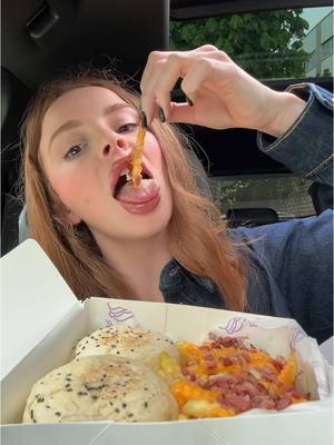 A post by @jujulvdrr on TikTok caption: C’était tellement bon 😍❤️ c’est la box L’AFTOR BOX a 14,90€ chez @GOMU BURGER #fyp #gomu 