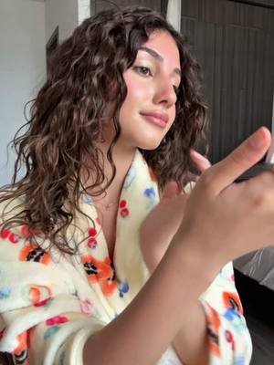 A post by @sherinsbeauty on TikTok caption: Golden summer look 🌞🌻🌺