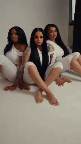 A post by @iamrazorbehavior on TikTok caption: BTS WITH OUR CEO @iamrazorbehavior USING OUR LUXURY HAIR EXTENSIONS @rbhaircollections    Are you ready for this collab ? ❤️‍🔥  Mark your calendars may 2025 ❤️‍🔥