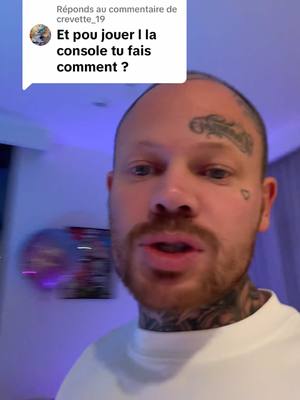 A post by @thewalkinkdead_life on TikTok caption: Réponse à @crevette_19 c’est pratique pour jouer 👍🏽 #videoprojecteur