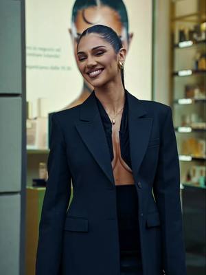 A post by @iolandadibattista on TikTok caption: Le mie due nuove masterclass a Milano 🤍 grazie al team di @Estée Lauder e @Douglas Italia per aver ancora una volta creduto in me e per aiutarmi a realizzare i miei sogni ✨ #adv #DoubleWear
