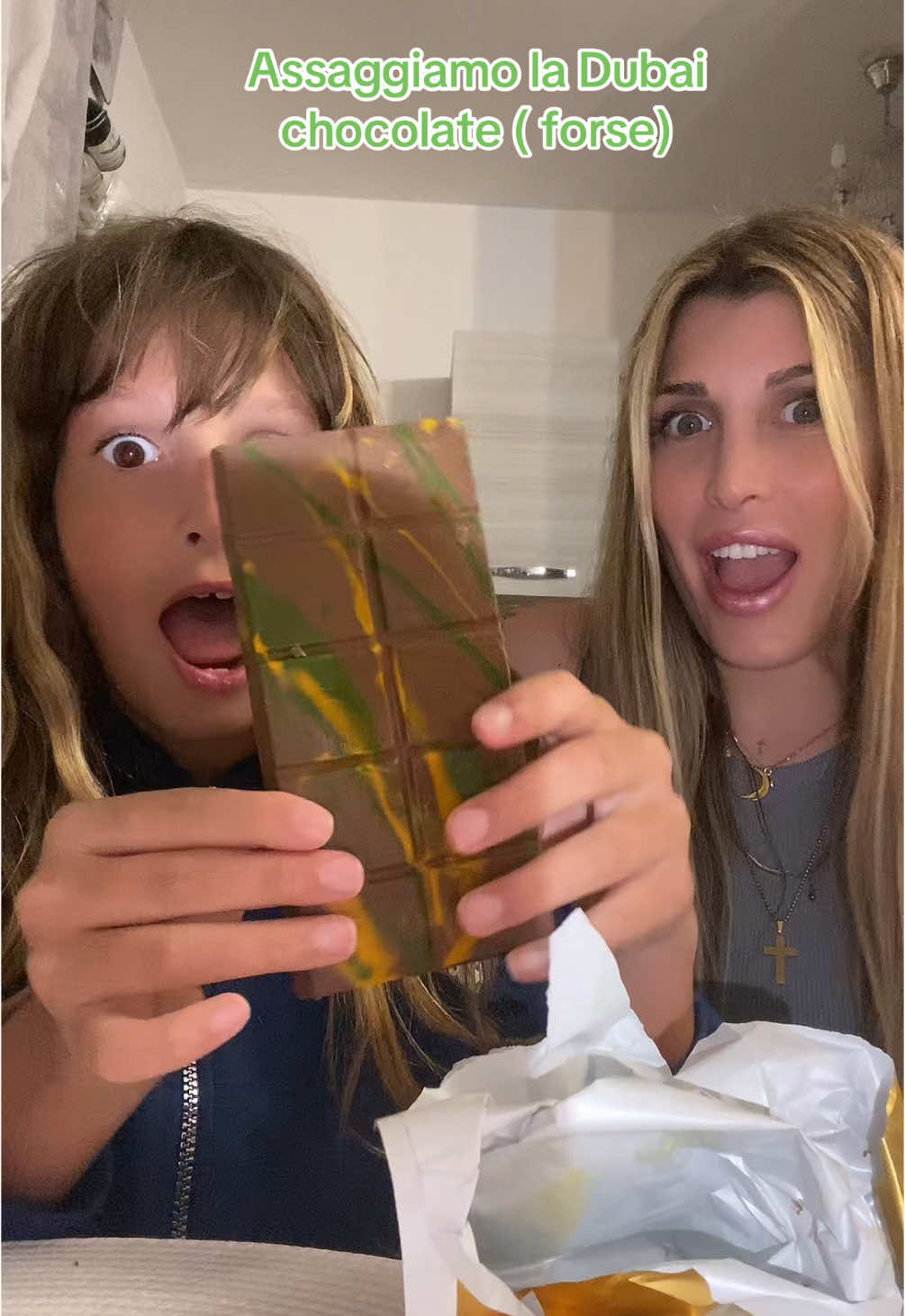 A post by @angelica_modestini on TikTok caption: Io e mia figlia assaggiamo la Cioccolata presa all’aereoporto di Dubai 🫠🥰💕 È lei o non è lei? Booo 