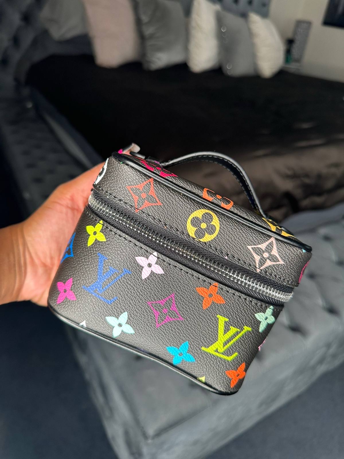 A post by @thebadmf_ on TikTok caption: My vendor tea 😮‍💨😍🤏🏾 #fyp #fypシ #bagtok #bagtiktok #thegate #yellowapp #yellowappfinds #dhgate #dhgateaffiliate #lv #louisvuitton #lv #vanitybag #fy #nursesoftiktok #nursetok 