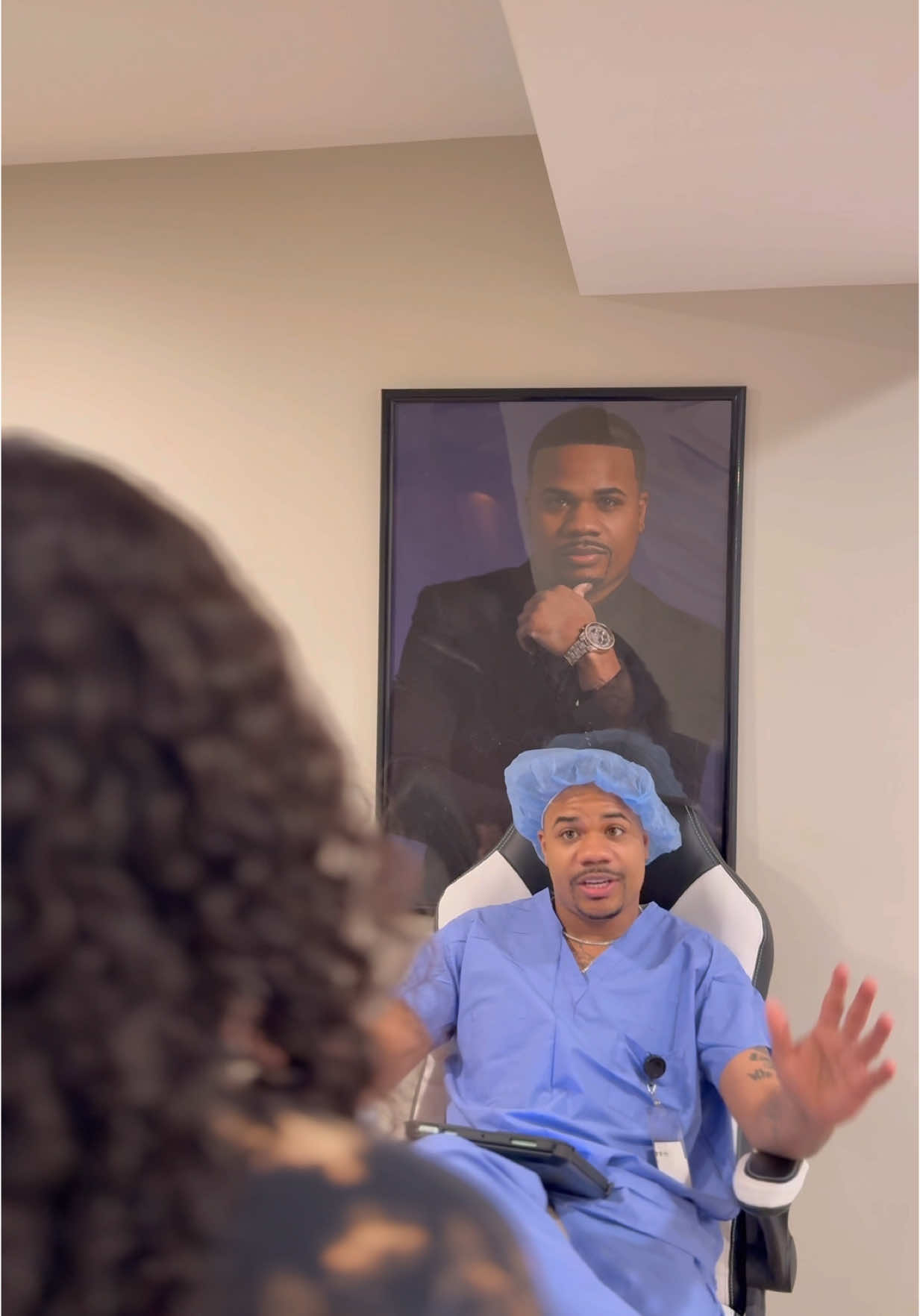 A post by @mojobrookzz on TikTok caption: Female just go anywhere to get their bodies done  😂😂😂😂😂😂😂😂😂 #comedy #shaderoom #wshh @ambitiousthtiam 