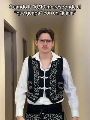 A post by @elmarianaa on TikTok caption: Soy tu esclavo soy tu mandadero 😘#elmariana #humor 