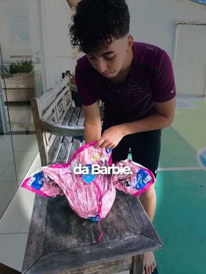 A post by @jaobastos on TikTok caption: Ele nem percebeu que era kinder ovo! #trolagem #pascoa #kinderovo 