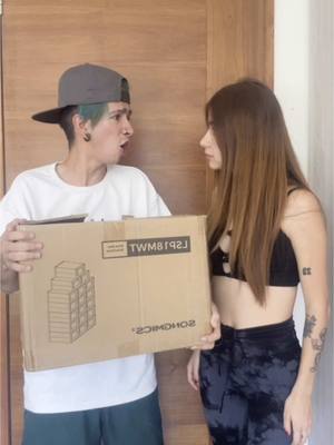A post by @alegalvanv on TikTok caption: LO AMEEE🤍  Obvio si le di la mitad a Sebas 🥹