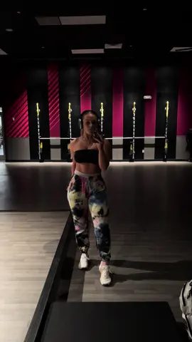 A post by @hopeseaton on TikTok caption: Todays episode of gym rat #gym 