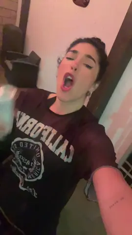 A post by @amaliamdz on TikTok caption: 😇🤚🏻