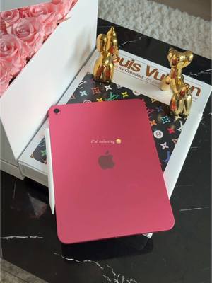 A post by @larahdws on TikTok caption: She’s the cutest 💕 case by @junkkyardd777 