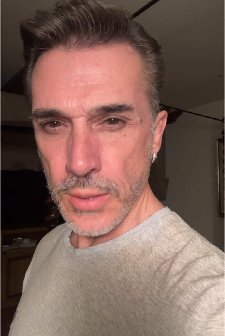 A post by @sergiomayerb_ on TikTok caption: Gracias a mis haters por hacerme más grande 