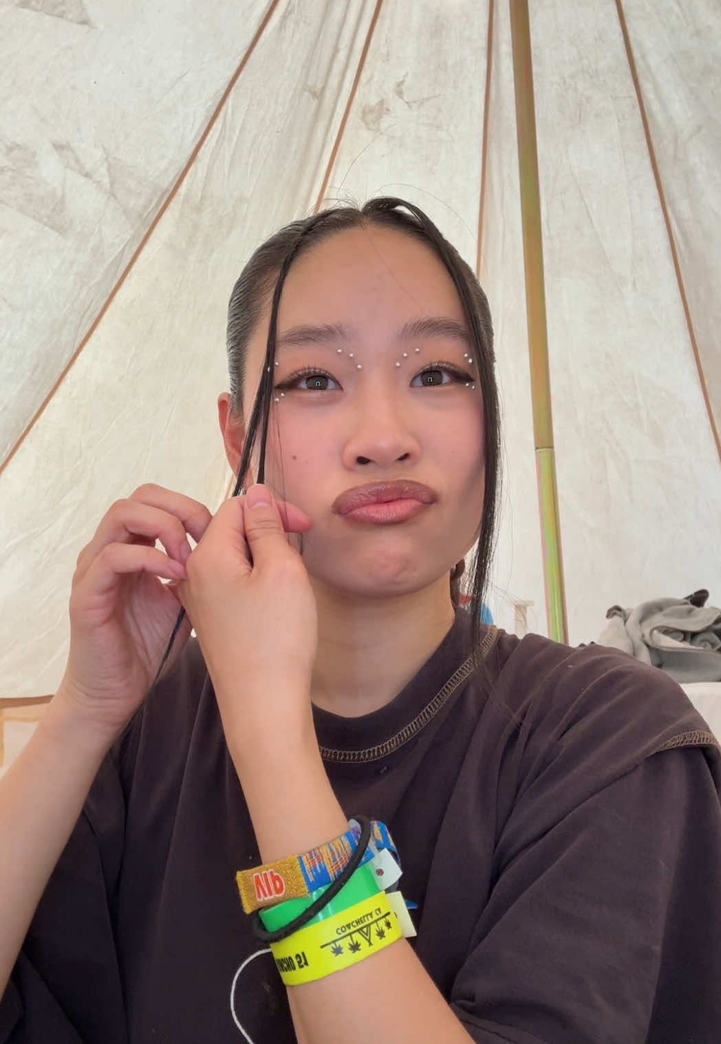 A post by @lizzymwong on TikTok caption: I was today years old when I learned you can have heat exhaustion 😭 no wonder I’m so tired #grwm #festivalhair #coachella #musicfestival #easyhairstyles #ponytail 