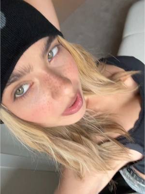A post by @alessialanza on TikTok caption: Sono finte 