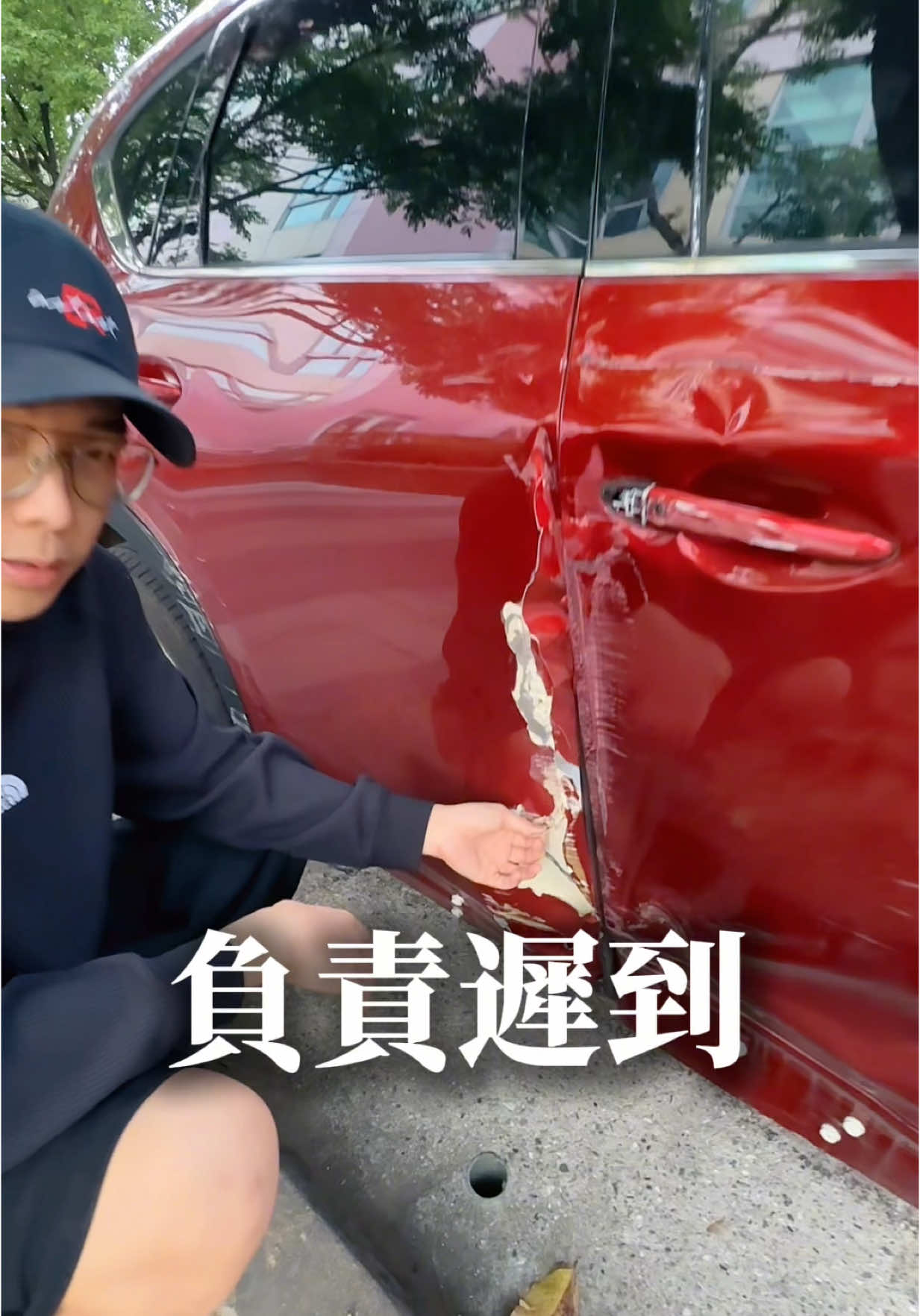 A post by @kevin0204660 on TikTok caption: 又出車禍了⋯ 粗蠟推一推就好，留言爭推蠟勇者！