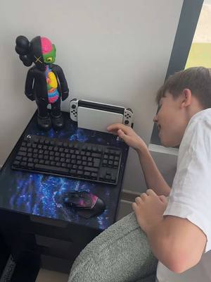 A post by @thewalkinkdad on TikTok caption: Réponse à @Benji Saint-michel c’est quoi ça @🐸Neyto 🐸 #gamingroom 