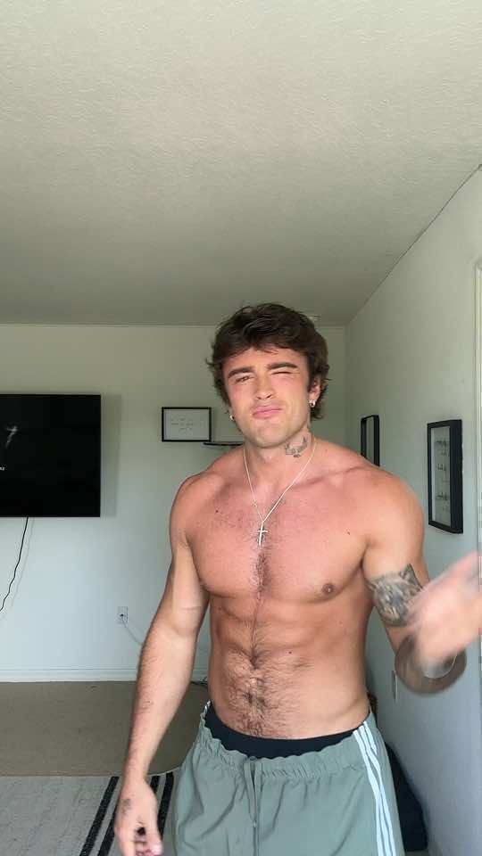 A post by @itsselmo on TikTok