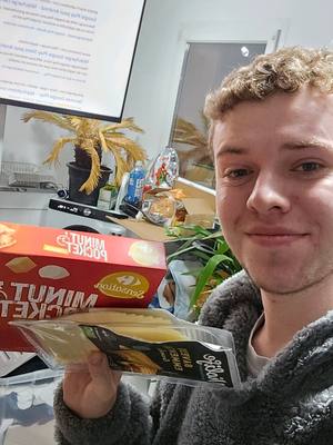 A post by @cseb_officiel on TikTok caption: onnn vas se régalé ce soirrrr regardé tout ce que j'ai pris pour lrepasss 