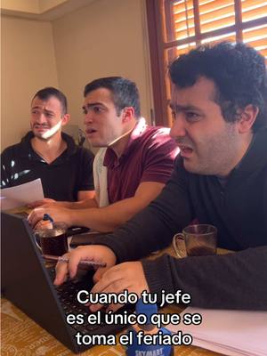 A post by @losariasbrothers on TikTok caption: Se iba de vacaciones nomás el jefe 😂 /Ig:losariasbrothers/ #humor #gracioso #divertido #hermanos #trabajo #jefe #vacaciones #feriado #fyp #paratii 