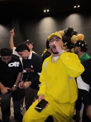 A post by @elcantantedelghetto on TikTok caption: Voy a poner este tema todo el día pa no caer en la tusa Que me esta persiguiendo 😅