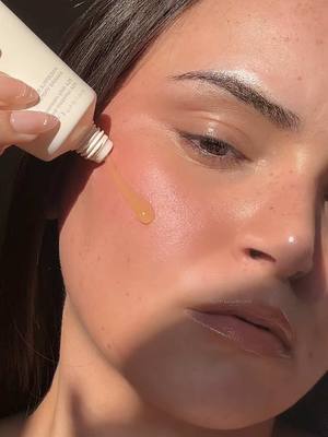 A post by @kyladrichardson on TikTok caption: pineapple refresher @ glazing milk🍍🥛 @@rhode skin@@@Hailey Bieber##rhode##rhodeskin##haileybieber##prhaul##beautyinfluencers##beautycontentcreator##glazingmilk##pineapplerefresher