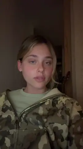 A post by @itsnicolewallace on TikTok caption: #bored #jetlag 🤪