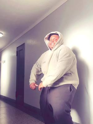 A post by @famousbiggs on TikTok caption: #famousbiggs #fyp #nyc #foryourpage #xyzbca #xuhuong #zyxcba #nyc #fyppppppppppppppppppppppp #foryoupageofficiall #virall #trend #blowup #fypdongggggggg #virall #virall #fyppppppppppppppppppppppp 