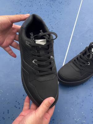 A post by @berdievgabinii on TikTok caption: #tiktokshop #springtok #shoes #menshoes #womenshoes #waterproofshoes 