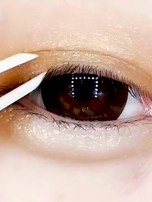 A post by @lashviewshop on TikTok caption: #eyelashglue #diylashes #eyelashes 