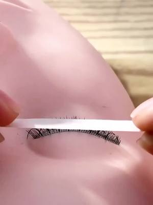 A post by @lashviewstore on TikTok caption: #lashestutorial #eyelashextensions 